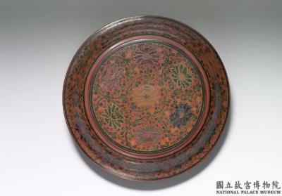 图片[3]-Round box with lotus-scroll décor  Filled-in lacquerware  Ch’ing dynasty, 18th-19th century-China Archive